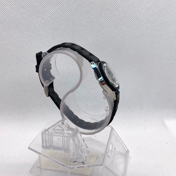 Vintage Lorus Sports Women Watch Silver Tone Black Dial New Battery - Picture 4 of 9